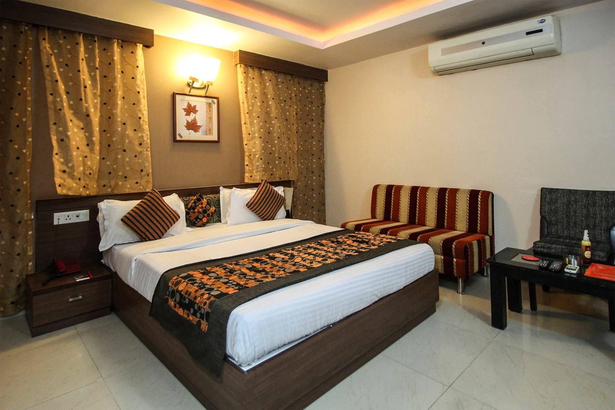 Oyo 4161 Hotel Shailly Inn Ahmedabad Exterior photo