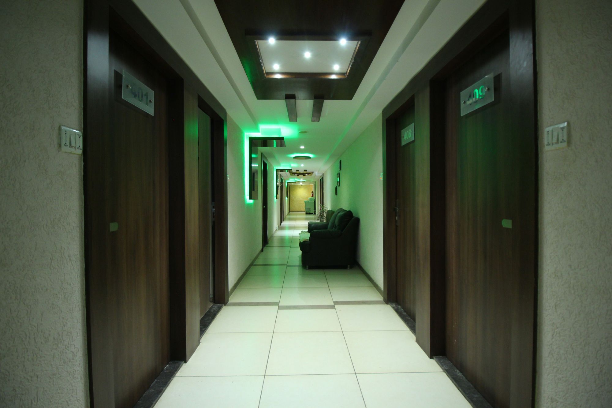 Oyo 4161 Hotel Shailly Inn Ahmedabad Exterior photo