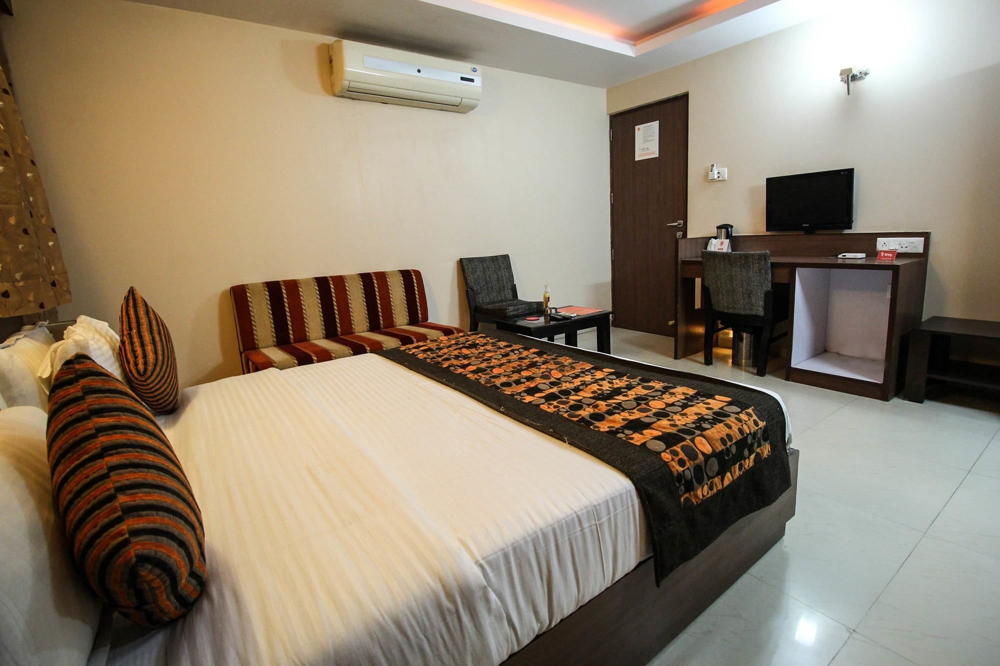 Oyo 4161 Hotel Shailly Inn Ahmedabad Exterior photo